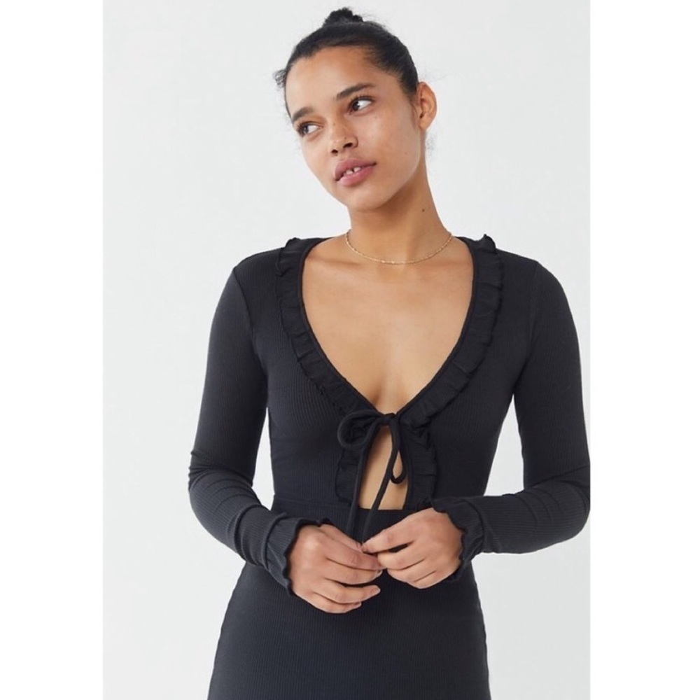 UO Gemma Keyhole Cutout Ribbed Ruffle Mini Dress - Picture 2 of 6
